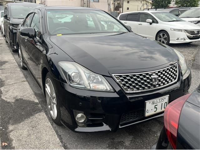 CROWN sedan