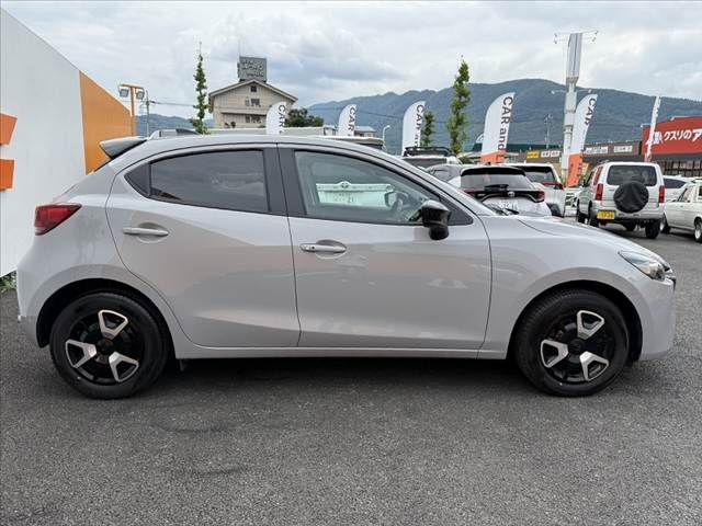 MAZDA2