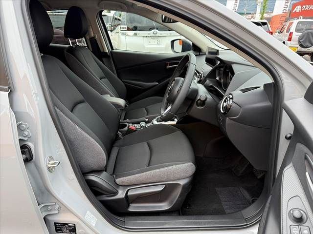 MAZDA2