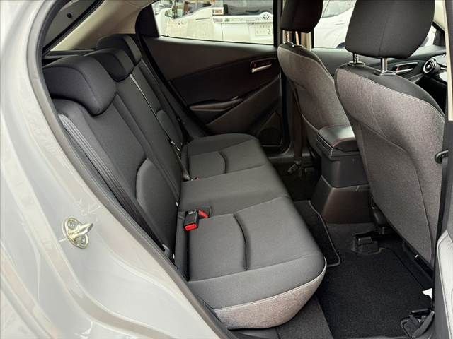 MAZDA2