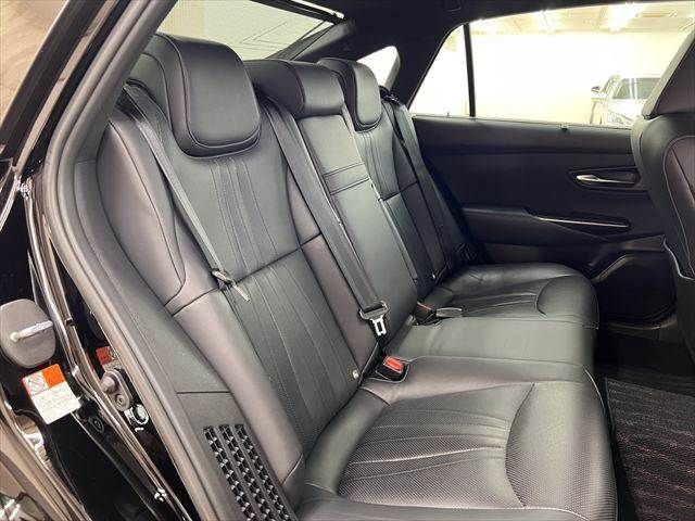 CROWN sedan hybrid