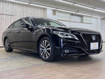CROWN sedan hybrid