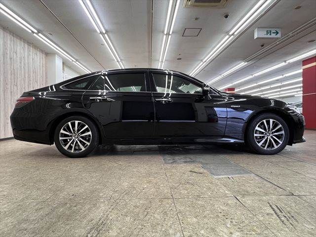 CROWN sedan hybrid