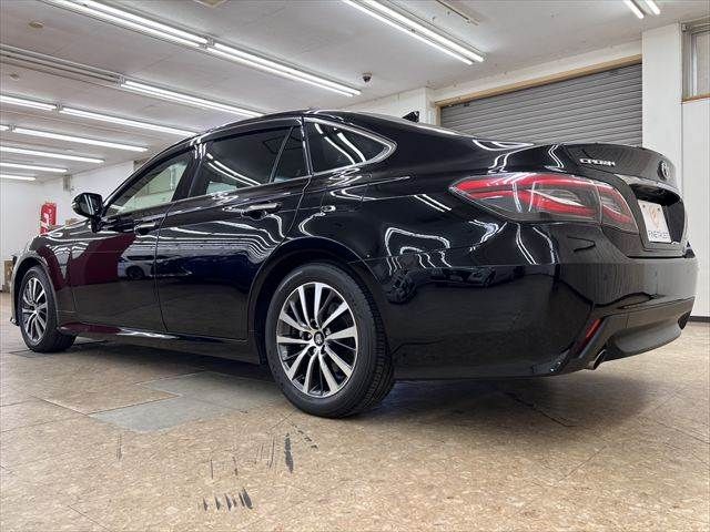 CROWN sedan hybrid