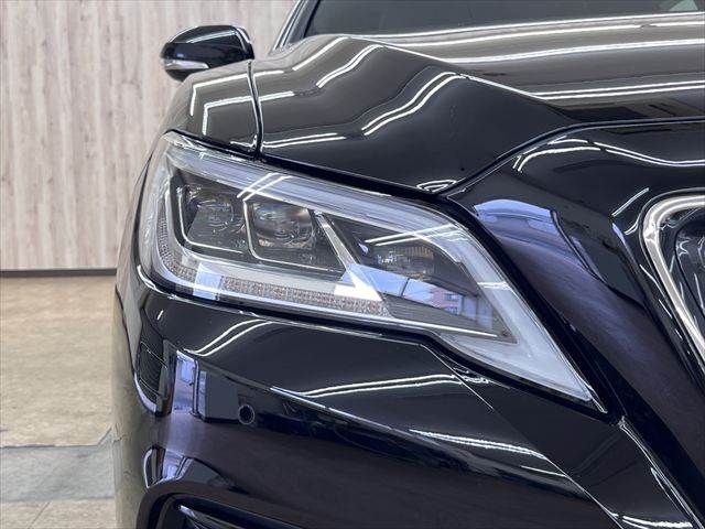 CROWN sedan hybrid