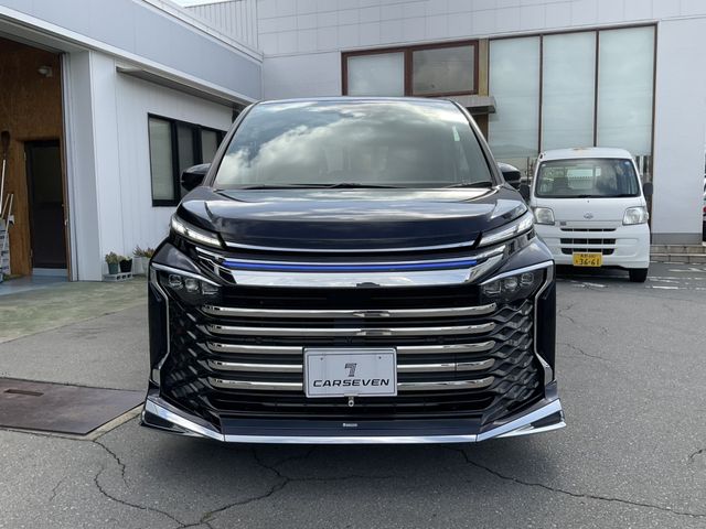 VOXY HYBRID 4WD
