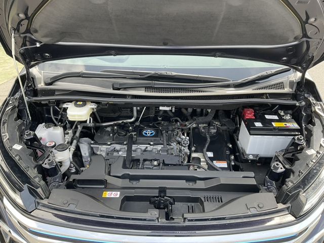 VOXY HYBRID 4WD