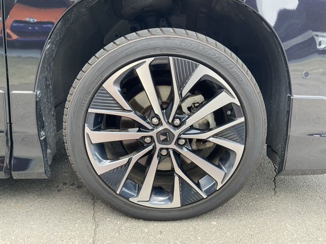 VOXY HYBRID 4WD