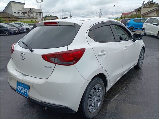 MAZDA2