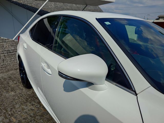 LEXUS IS300h
