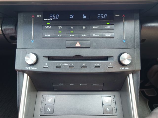LEXUS IS300h