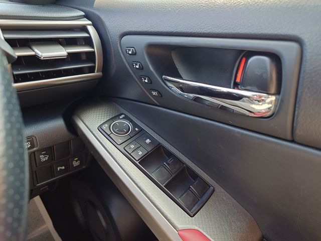 LEXUS IS300h