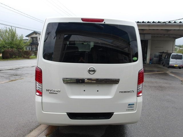 NV350 CARAVAN 4WD
