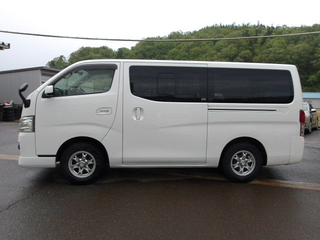 NV350 CARAVAN 4WD