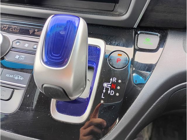 FREED plus HYBRID 4WD
