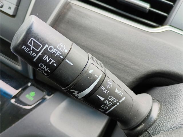 FREED plus HYBRID 4WD