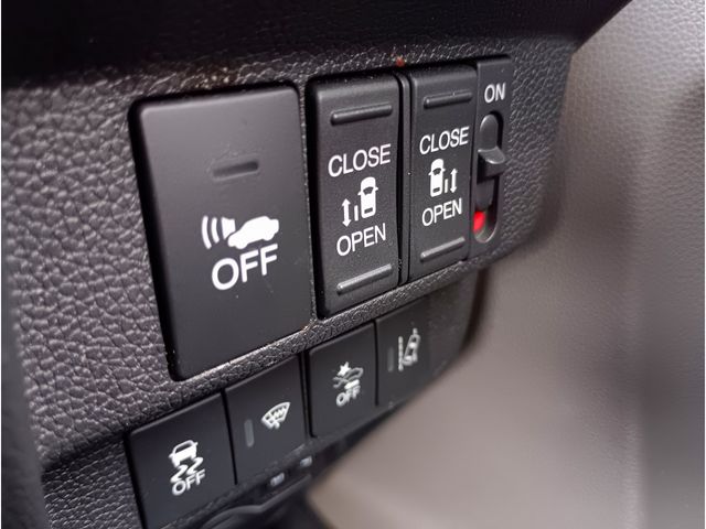 FREED plus HYBRID 4WD