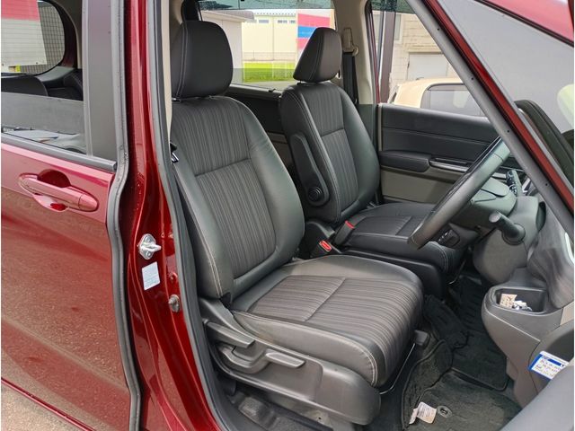 FREED plus HYBRID 4WD