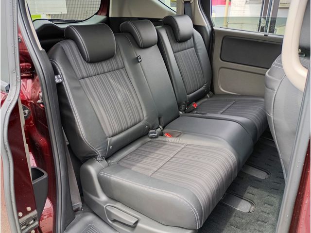 FREED plus HYBRID 4WD
