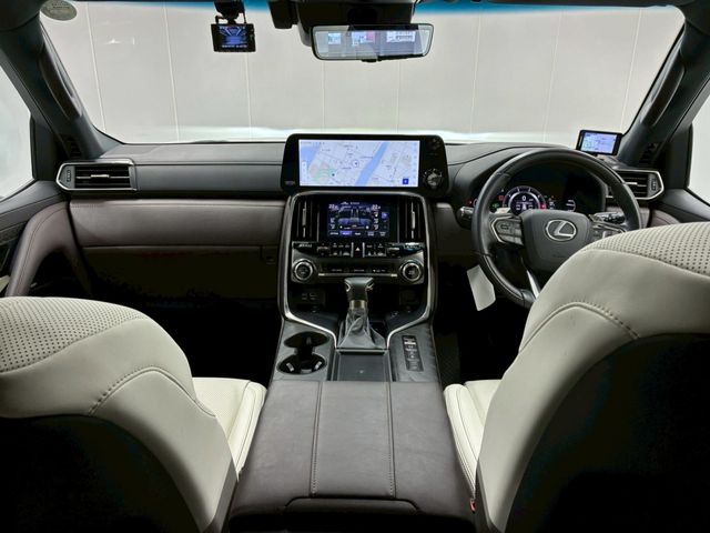 LEXUS LX600