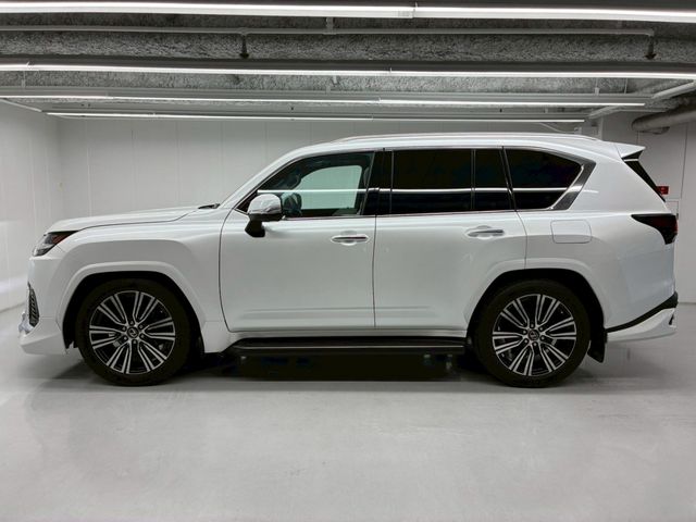 LEXUS LX600
