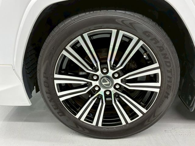 LEXUS LX600