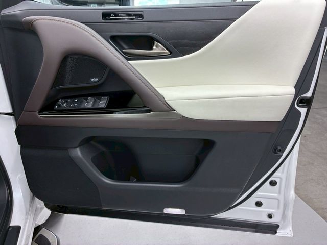 LEXUS LX600