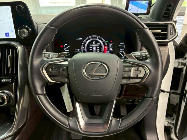LEXUS LX600