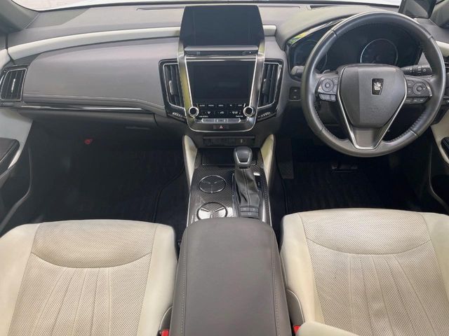 CROWN sedan hybrid 4WD
