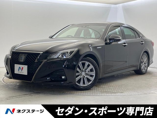 CROWN sedan hybrid