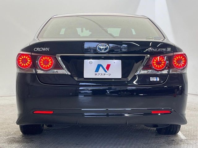 CROWN sedan hybrid