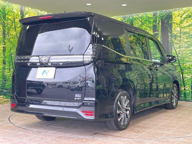 VOXY HYBRID