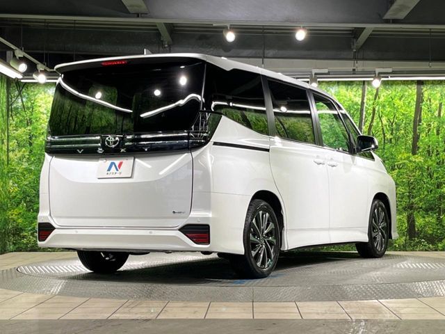 VOXY HYBRID