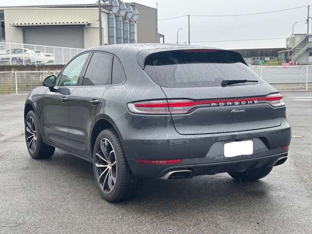 PORSCHE Macan