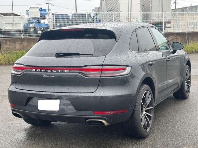 PORSCHE Macan