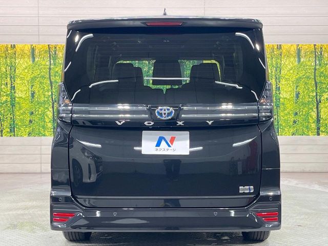 VOXY HYBRID
