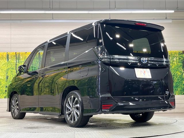 VOXY HYBRID
