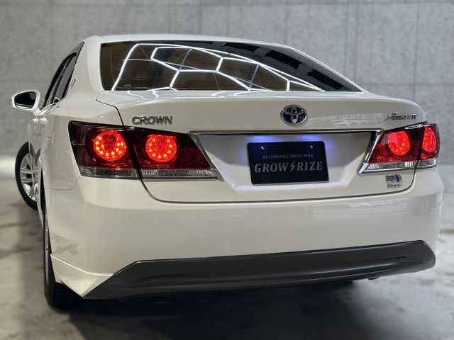 CROWN sedan hybrid 4WD