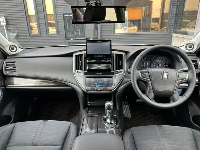 CROWN sedan hybrid 4WD