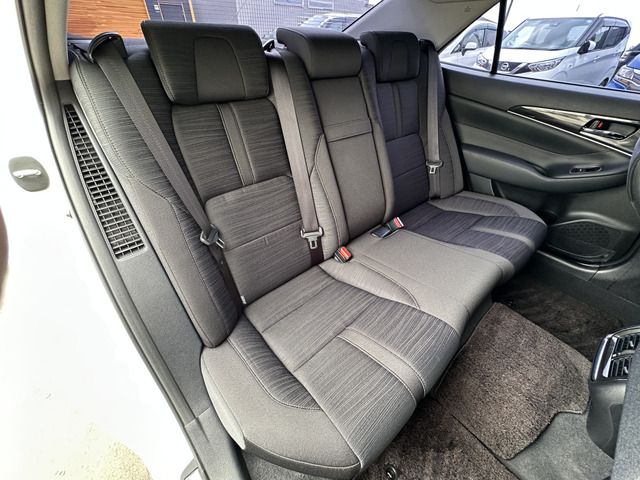 CROWN sedan hybrid 4WD