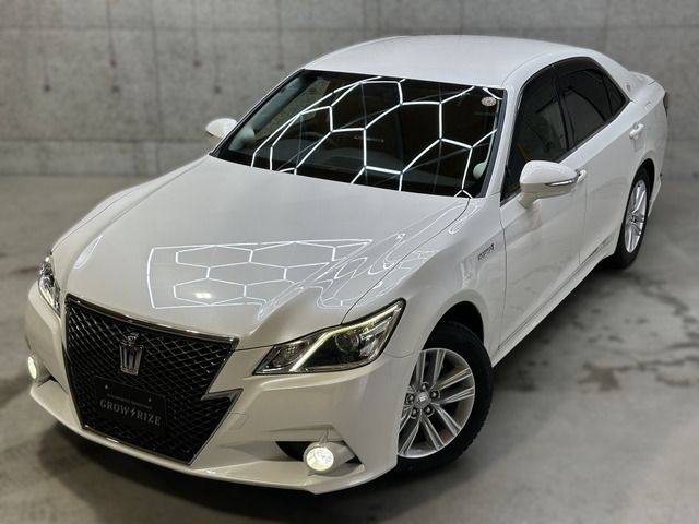 CROWN sedan hybrid 4WD