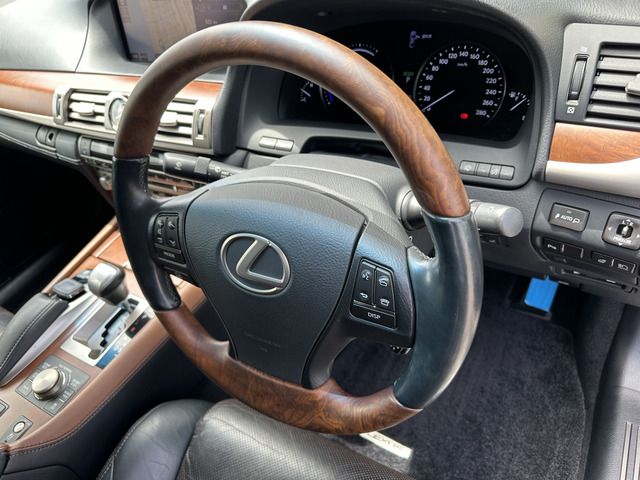 LEXUS LS600h