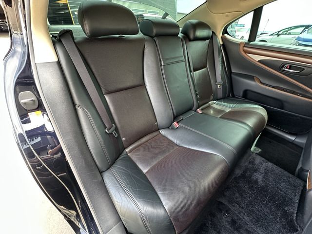 LEXUS LS600h