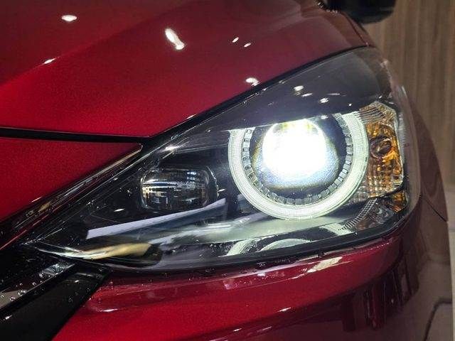 MAZDA2
