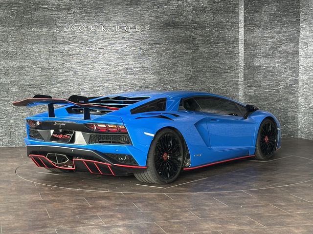 LAMBORGHINI Aventador