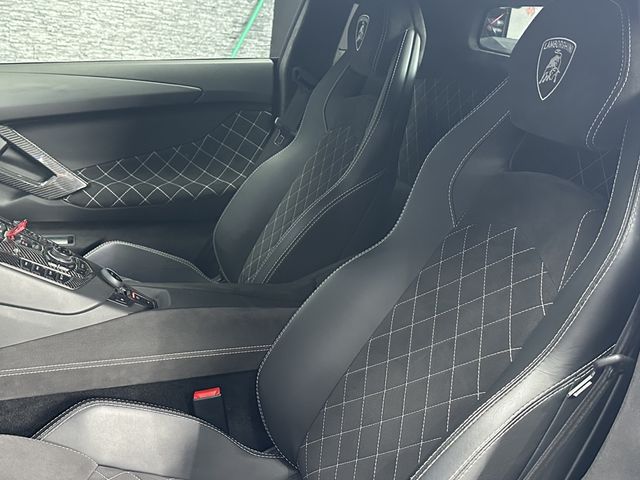 LAMBORGHINI Aventador