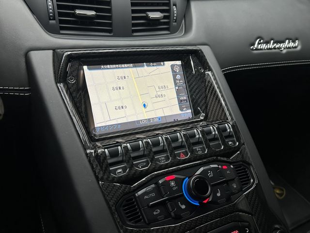 LAMBORGHINI Aventador