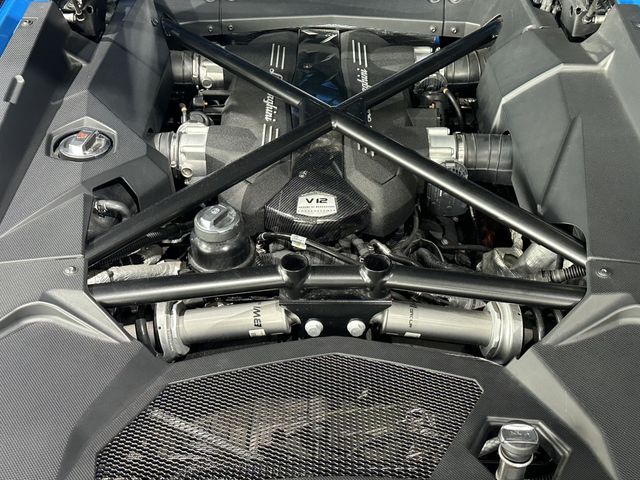 LAMBORGHINI Aventador