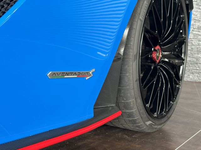 LAMBORGHINI Aventador