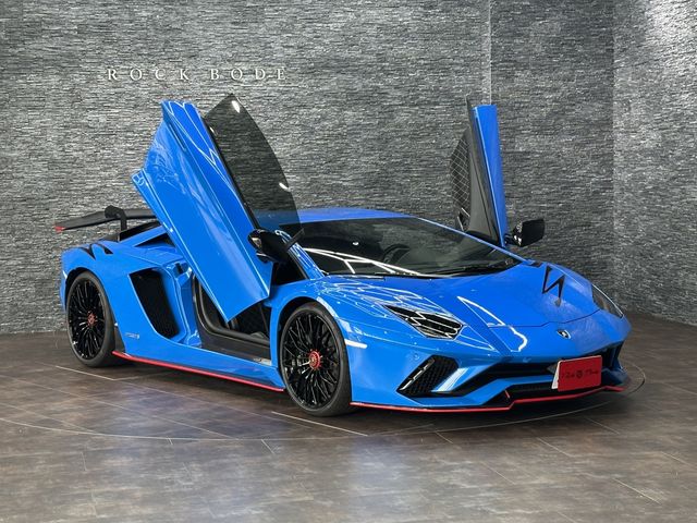 LAMBORGHINI Aventador